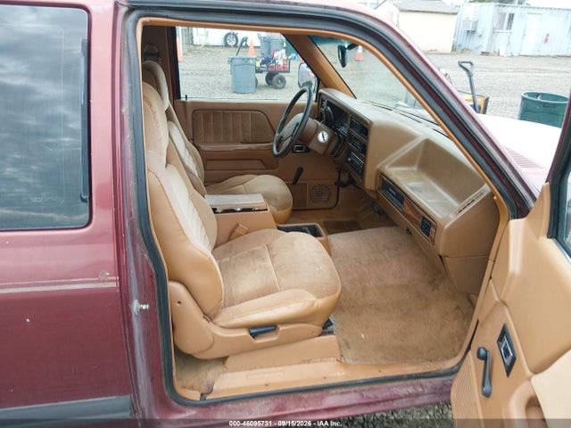 46095731 :رقم المزاد ، 1B7GL23X9NS690661 vin ، 1992 Dodge Dakota مزاد بيع