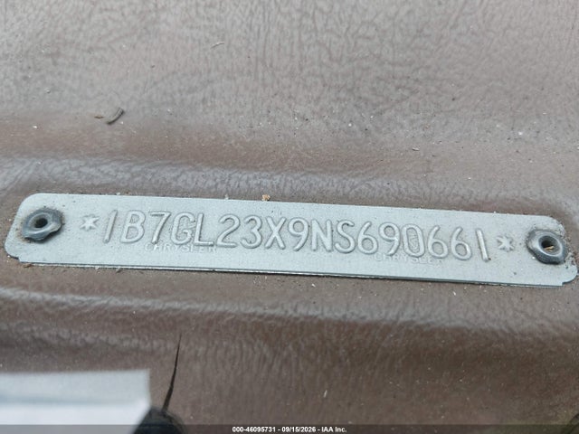 46095731 :رقم المزاد ، 1B7GL23X9NS690661 vin ، 1992 Dodge Dakota مزاد بيع