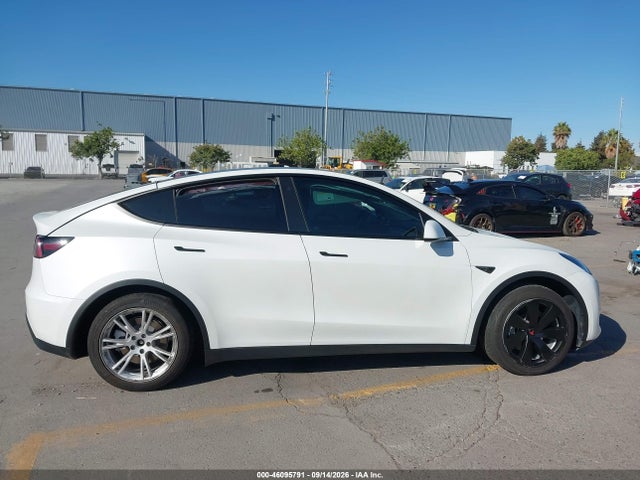 Продаж на аукціоні авто 2023 Tesla Model Y Awd/long Range Dual Motor All-wheel Drive, vin: 7SAYGDEE2PF745017, номер лоту: 46095791