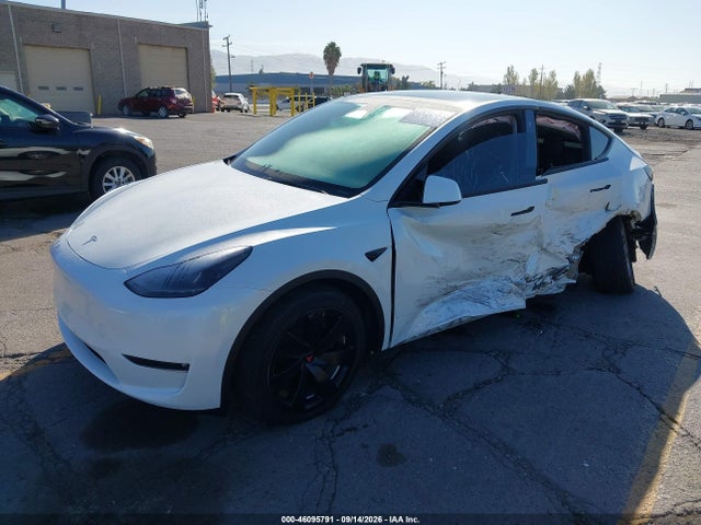 Продаж на аукціоні авто 2023 Tesla Model Y Awd/long Range Dual Motor All-wheel Drive, vin: 7SAYGDEE2PF745017, номер лоту: 46095791