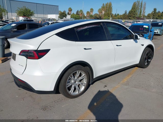 Продаж на аукціоні авто 2023 Tesla Model Y Awd/long Range Dual Motor All-wheel Drive, vin: 7SAYGDEE2PF745017, номер лоту: 46095791