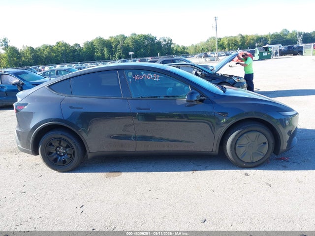 7SAYGDED8TF696083 Tesla Model Y Premium Rear-wheel Drive/rear-wheel Drive