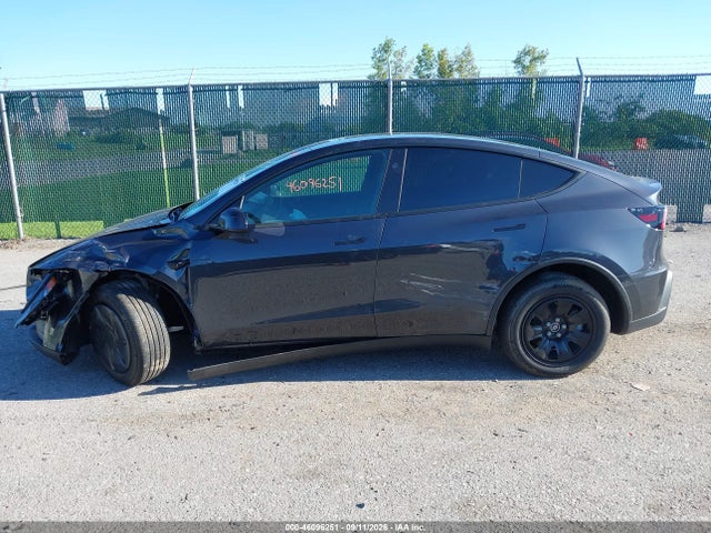 7SAYGDED8TF696083 Tesla Model Y Premium Rear-wheel Drive/rear-wheel Drive