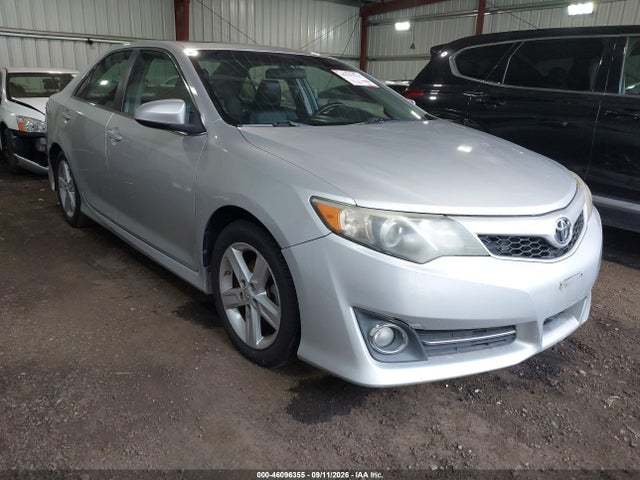 46096355 :رقم المزاد ، 4T1BF1FKXEU861431 vin ، 2014 Toyota Camry Se مزاد بيع