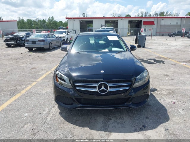 2017 Mercedes-benz C 300 მანქანა იყიდება აუქციონზე, vin: 55SWF4JBXHU197562, აუქციონის ნომერი: 46096413