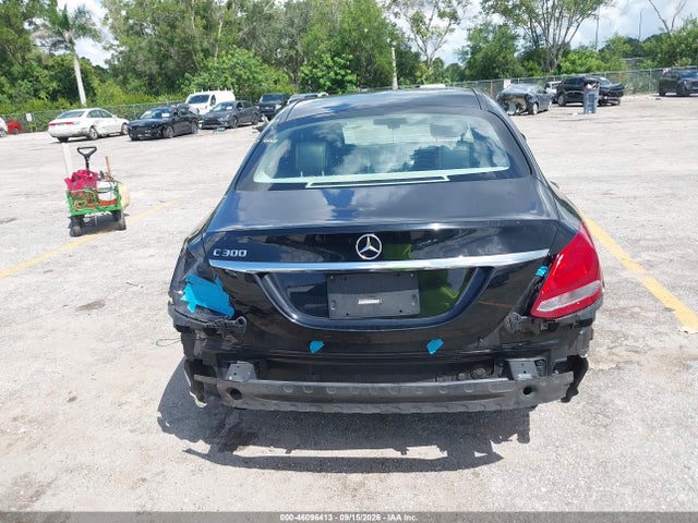 2017 Mercedes-benz C 300 მანქანა იყიდება აუქციონზე, vin: 55SWF4JBXHU197562, აუქციონის ნომერი: 46096413