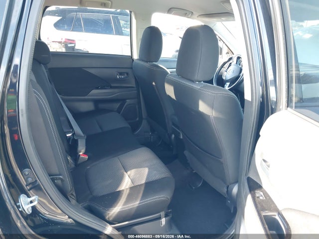 46096883 :رقم المزاد ، JA4AD2A31HZ016660 vin ، 2017 Mitsubishi Outlander Es مزاد بيع