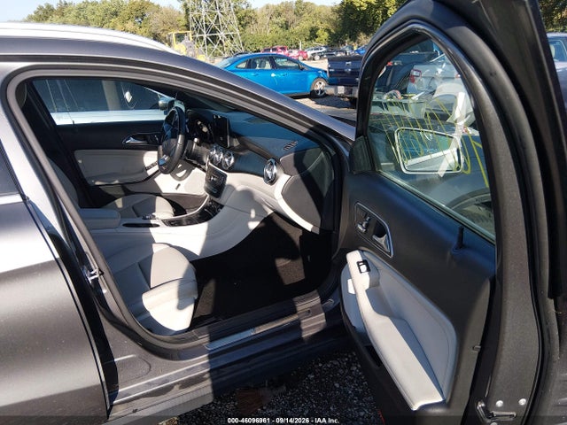 2017 Mercedes-benz Gla 250 4matic მანქანა იყიდება აუქციონზე, vin: WDCTG4GB9HJ342702, აუქციონის ნომერი: 46096961