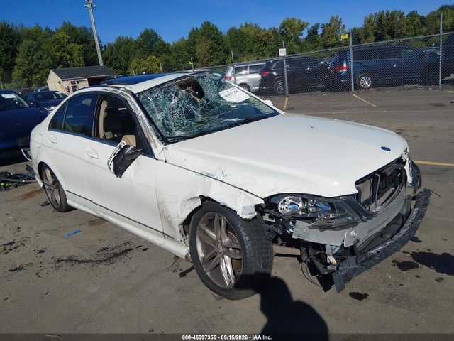 2012 Mercedes-benz C 300 Sport 4matic მანქანა იყიდება აუქციონზე, vin: WDDGF8BB8CR233625, აუქციონის ნომერი: 46097356