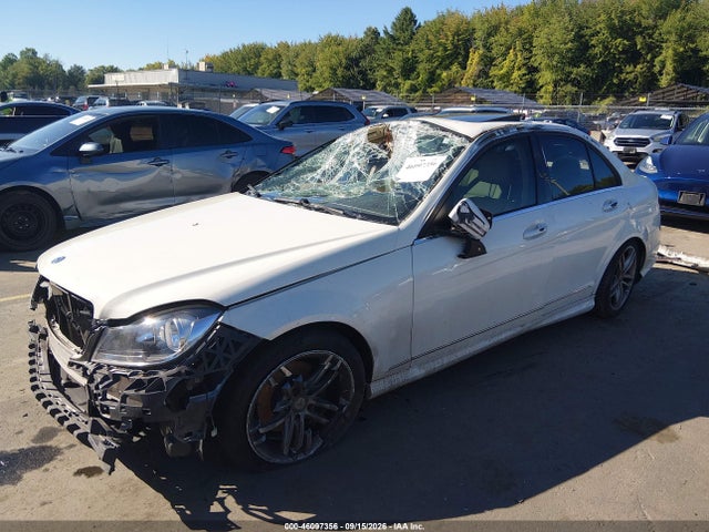 2012 Mercedes-benz C 300 Sport 4matic მანქანა იყიდება აუქციონზე, vin: WDDGF8BB8CR233625, აუქციონის ნომერი: 46097356