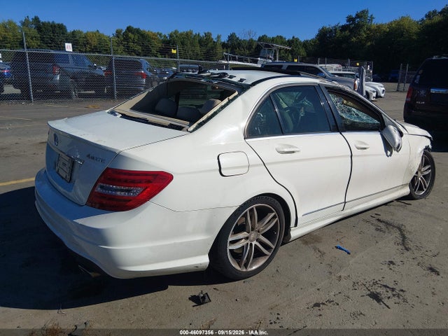 2012 Mercedes-benz C 300 Sport 4matic მანქანა იყიდება აუქციონზე, vin: WDDGF8BB8CR233625, აუქციონის ნომერი: 46097356