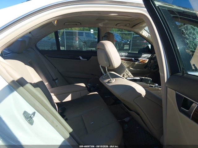 2012 Mercedes-benz C 300 Sport 4matic მანქანა იყიდება აუქციონზე, vin: WDDGF8BB8CR233625, აუქციონის ნომერი: 46097356