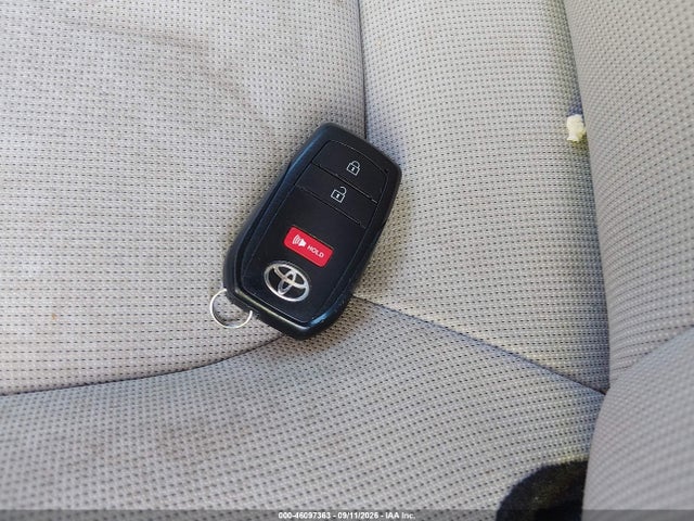 46097363 :رقم المزاد ، 7MUCAAAG9NV004411 vin ، 2022 Toyota Corolla Cross Le مزاد بيع