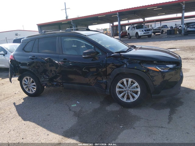 46097363 :رقم المزاد ، 7MUCAAAG9NV004411 vin ، 2022 Toyota Corolla Cross Le مزاد بيع