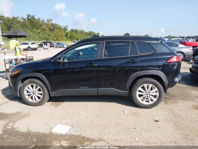 46097363 :رقم المزاد ، 7MUCAAAG9NV004411 vin ، 2022 Toyota Corolla Cross Le مزاد بيع