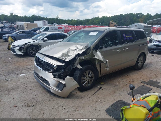 KIA SEDONA LX 2016 KNDMB5C14G6124955 Image 2