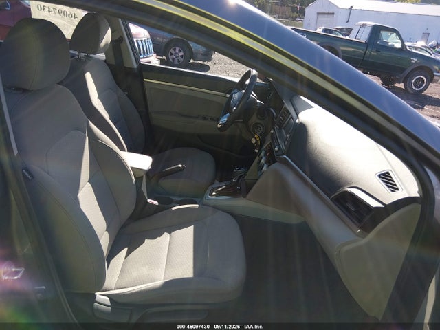 Продажа на аукционе авто 2019 Hyundai Elantra Se, vin: 5NPD74LFXKH497049, номер лота: 46097430