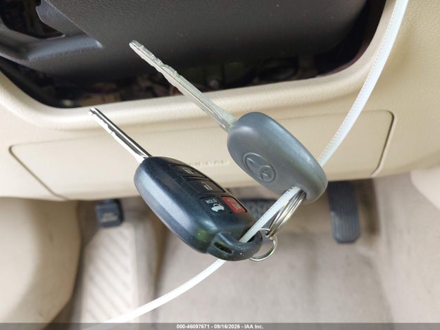 46097671 :رقم المزاد ، 4T4BF1FK3FR512005 vin ، 2015 Toyota Camry Le مزاد بيع