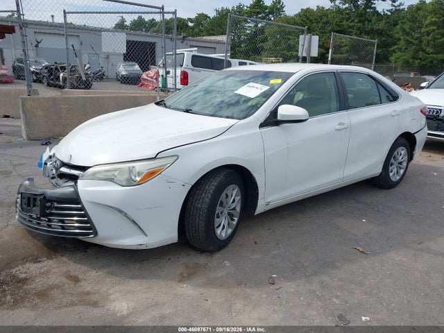 46097671 :رقم المزاد ، 4T4BF1FK3FR512005 vin ، 2015 Toyota Camry Le مزاد بيع