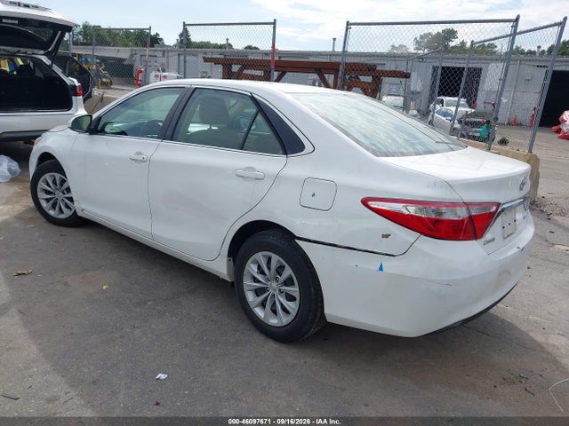 46097671 :رقم المزاد ، 4T4BF1FK3FR512005 vin ، 2015 Toyota Camry Le مزاد بيع