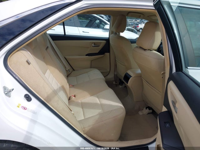 46097671 :رقم المزاد ، 4T4BF1FK3FR512005 vin ، 2015 Toyota Camry Le مزاد بيع
