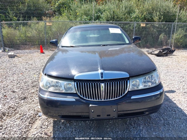 Продаж на аукціоні авто 2002 Lincoln Town Car Cartier, vin: 1LNHM83W12Y667908, номер лоту: 46097838