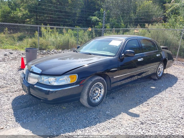 Продаж на аукціоні авто 2002 Lincoln Town Car Cartier, vin: 1LNHM83W12Y667908, номер лоту: 46097838