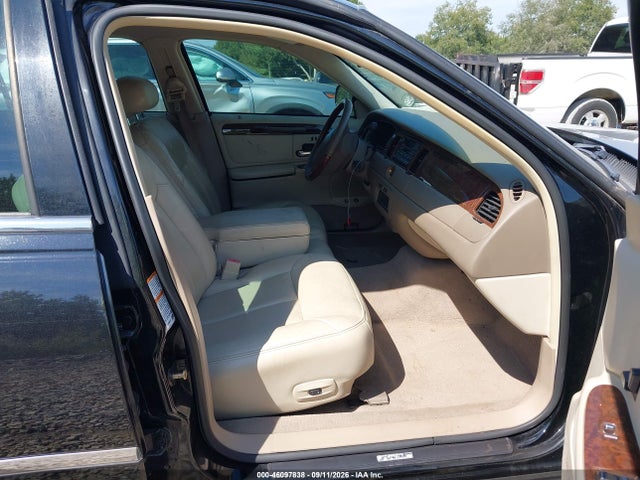 Продаж на аукціоні авто 2002 Lincoln Town Car Cartier, vin: 1LNHM83W12Y667908, номер лоту: 46097838