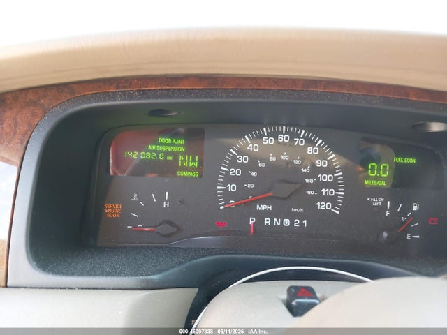 Продаж на аукціоні авто 2002 Lincoln Town Car Cartier, vin: 1LNHM83W12Y667908, номер лоту: 46097838