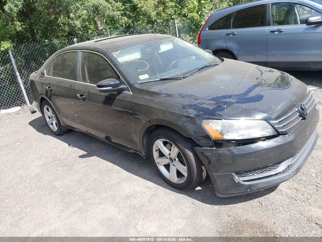 2013 Volkswagen Passat 2.5l Se მანქანა იყიდება აუქციონზე, vin: 1VWBP7A39DC017676, აუქციონის ნომერი: 46097918