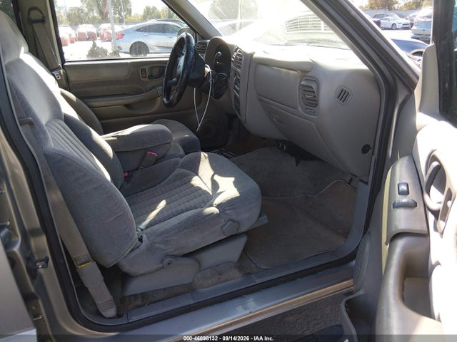 46098132 :رقم المزاد ، 1GNCS13W412163258 vin ، 2001 Chevrolet Blazer Ls مزاد بيع
