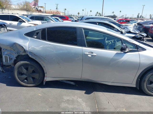 Toyota Prius Le 2024 JTDACAAU0R3032347 Image 13