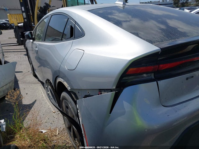 Toyota Prius Le 2024 JTDACAAU0R3032347 Image 3