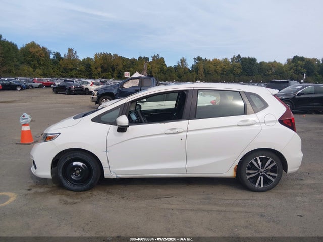 46098684 :رقم المزاد ، 3HGGK5H85JM721172 vin ، 2018 Honda Fit Ex مزاد بيع