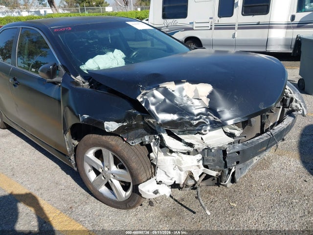 46098736 :رقم المزاد ، 4T1BF1FK6DU255817 vin ، 2013 Toyota Camry Se مزاد بيع
