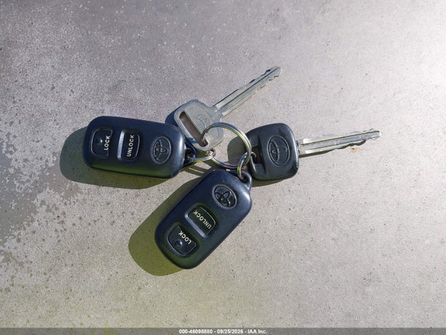 46098880 :رقم المزاد ، 1NXBR32E84Z242747 vin ، 2004 Toyota Corolla Le مزاد بيع
