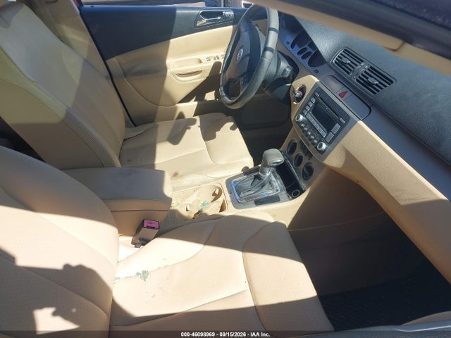 46098969 :رقم المزاد ، WVWAK73C68E061543 vin ، 2008 Volkswagen Passat Komfort مزاد بيع