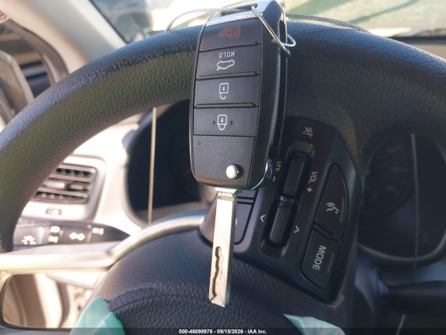 2019 Kia Rio S მანქანა იყიდება აუქციონზე, vin: 3KPA24AB1KE236916, აუქციონის ნომერი: 46098976