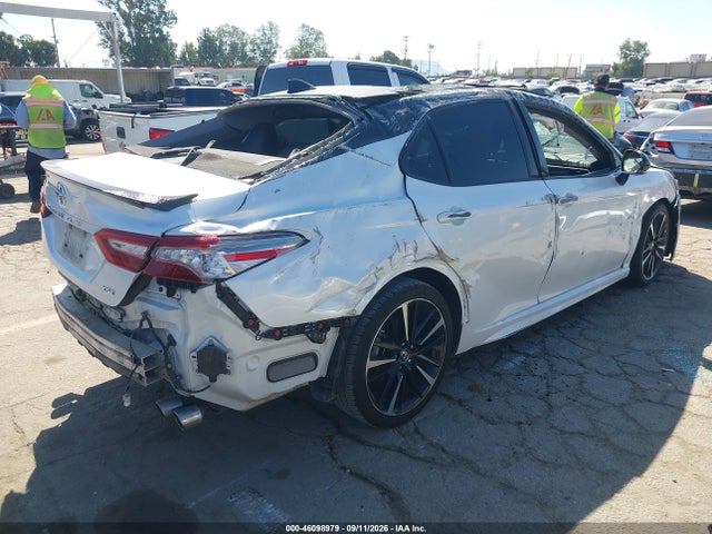 46098979 :رقم المزاد ، 4T1B61HK4JU150783 vin ، 2018 Toyota Camry Xse مزاد بيع