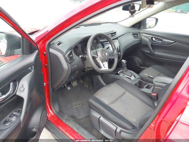 2017 Nissan Rogue S მანქანა იყიდება აუქციონზე, vin: JN8AT2MV7HW004993, აუქციონის ნომერი: 46099076