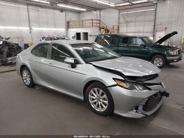 46099144 :رقم المزاد ، JTNB11HKXJ3027364 vin ، 2018 Toyota Camry Le مزاد بيع