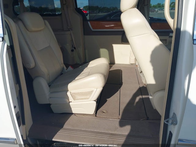 46099414 :رقم المزاد ، 2A4RR6DX8AR215411 vin ، 2010 Chrysler Town & Country Limited مزاد بيع