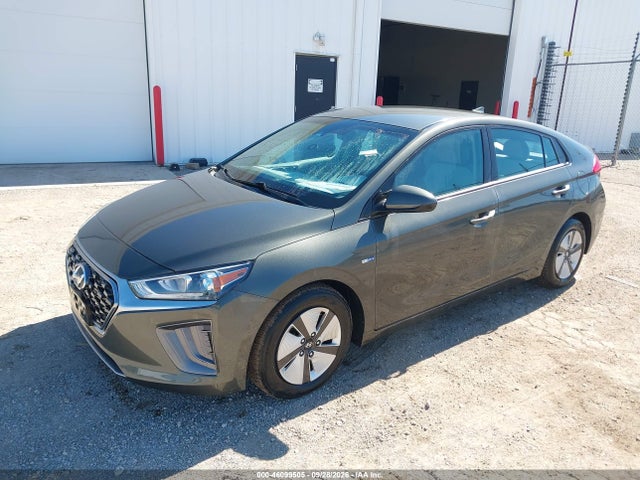 2020 Hyundai Ioniq Hybrid Blue მანქანა იყიდება აუქციონზე, vin: KMHC65LC1LU221694, აუქციონის ნომერი: 46099505