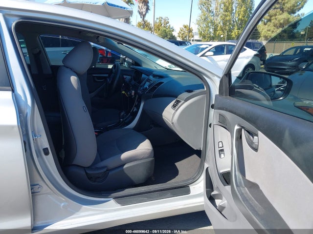 Продажа на аукционе авто 2015 Hyundai Elantra Se, vin: 5NPDH4AE7FH627219, номер лота: 46099642