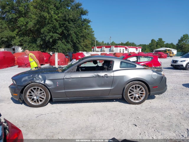 2012 Ford Mustang V6 Premium მანქანა იყიდება აუქციონზე, vin: 1ZVBP8AM9C5261653, აუქციონის ნომერი: 46099854