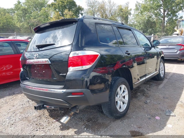 2013 Toyota Highlander Se V6 მანქანა იყიდება აუქციონზე, vin: 5TDBK3EH1DS178327, აუქციონის ნომერი: 46100036