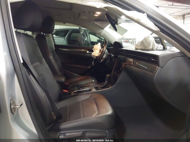 46100110 :رقم المزاد ، 1VWMA7A33LC010439 vin ، 2020 Volkswagen Passat 2.0t R-line مزاد بيع