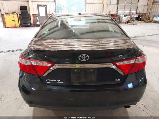 46100293 :رقم المزاد ، 4T1BF1FK4HU382877 vin ، 2017 Toyota Camry Se مزاد بيع