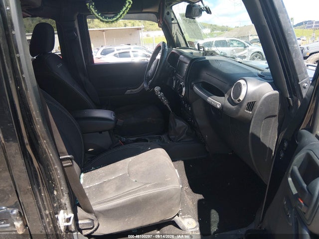 46100297 :رقم المزاد ، 1C4BJWEG2HL622284 vin ، 2017 Jeep Wrangler Unlimited Sahara مزاد بيع