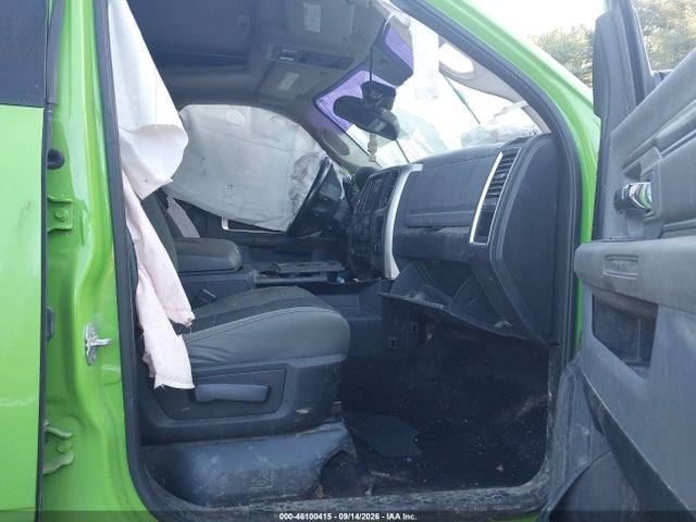 46100415 :رقم المزاد ، 3C6UR5JL0FG669491 vin ، 2015 Ram 2500 Big Horn مزاد بيع